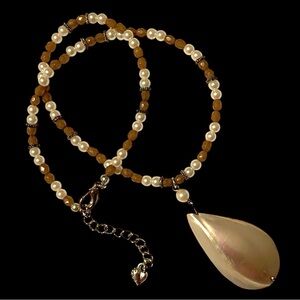 🌼Carolee Pearl and Shell Necklace🌼